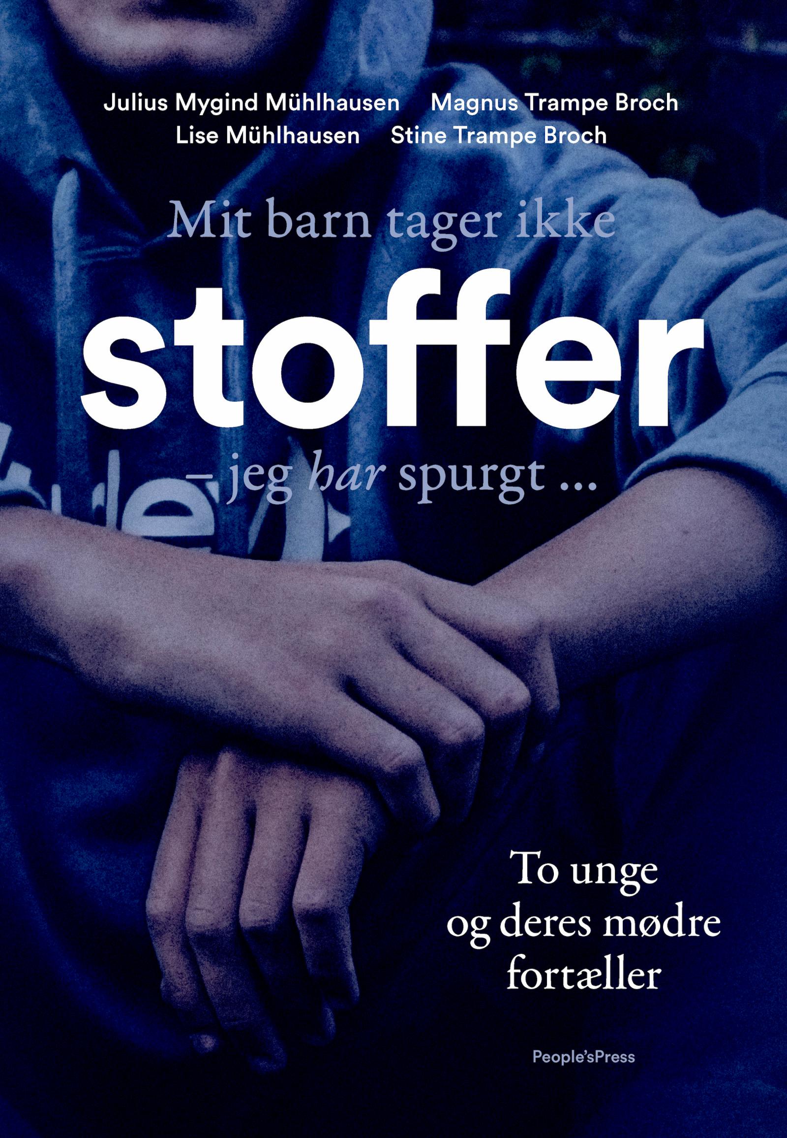 Ung mand på forside af bog